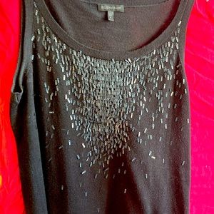 Tank with sewing-like decoration.